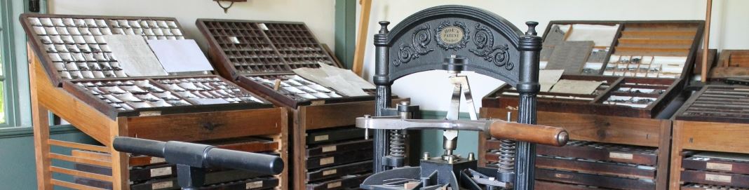 picture of old printing equipment